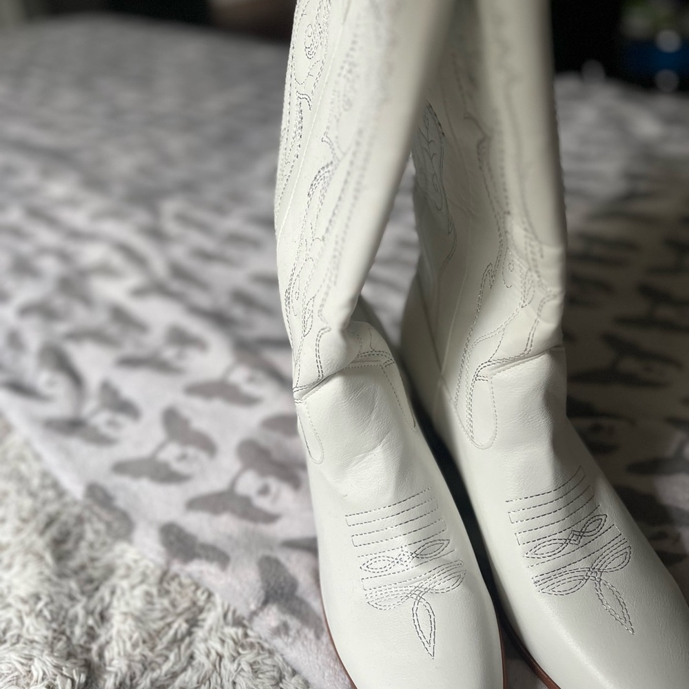 White Western Cowboy Boots - Picture 3 of 7